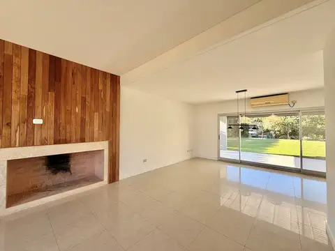 Casa en Alquiler con 1 cochera