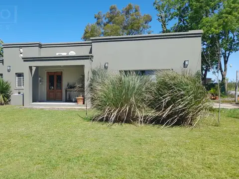 Venta Casa Moderna 4 amb en Barrio Parque Sakura III, Exaltación de la Cruz