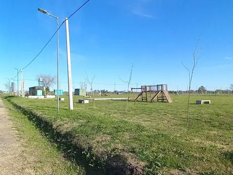 Lote en venta en Senderos. 503 entre  161 y 163, en sector abierto