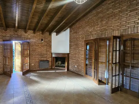 Casa 4 ambientes con 2 baños