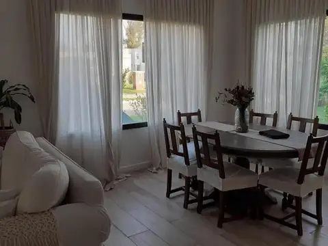 Casa 4 ambientes con 4 baños