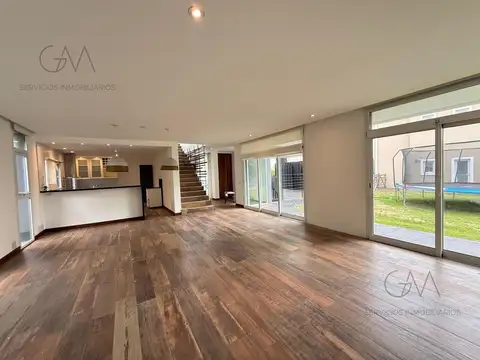 Casa 5 ambientes con 3 baños