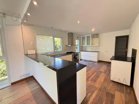 Casa 5 ambientes con 3 baños