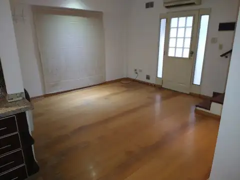 Depto Tipo Casa 3 ambientes con 2 baños