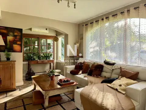 Casa 4 ambientes con 2 baños