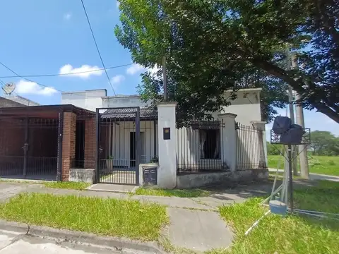 VENTA CASA 3 D - B CONGRESO CON COCHERA Y QUINCHO