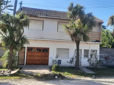 Casa en venta c/ cochera en Regional