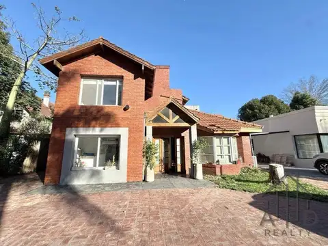 Casa en venta c/ cochera en Juan María Gutiérrez