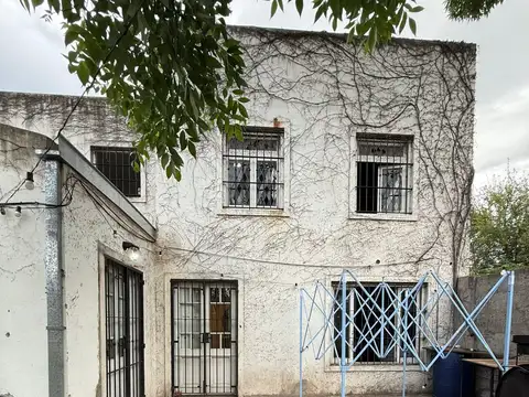 Casa 8 ambientes con 1 baño
