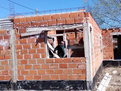 SE VENDE CASA EN CONSTRUCCION AMANCAY