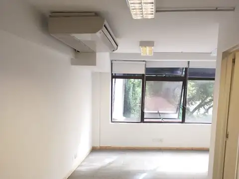 Oficina en Alquiler con 1 cochera