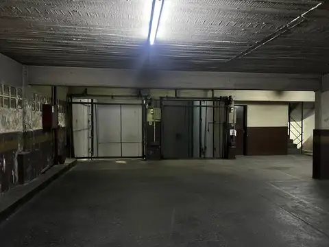 COCHERA CUBIERTA  UF 52 EXCELENTE UBICACION RETIRO