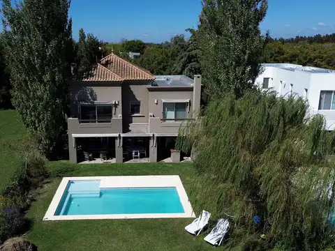 Casa 6 ambientes con 3 baños