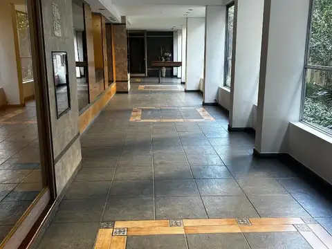 Mercedes 200 , Piso 1