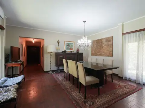 Casa en Venta con 4 cocheras