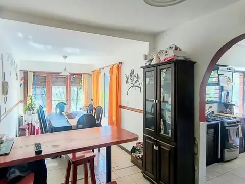 Casa 5 ambientes con 2 baños
