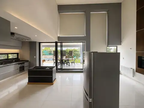Valle Escondido Country Casa en Alquiler pileta jardín