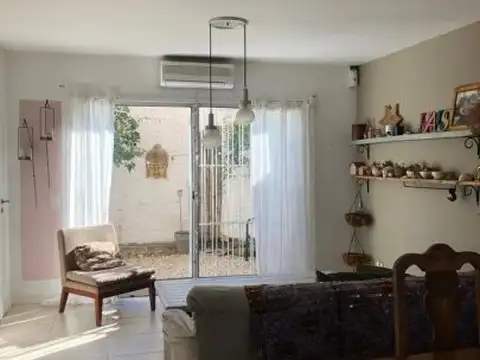 Casa en Alquiler con 1 cochera
