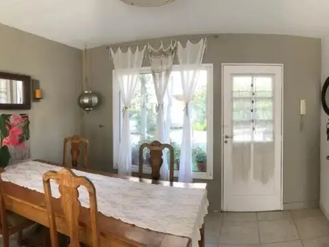 Casa 5 ambientes con 3 baños