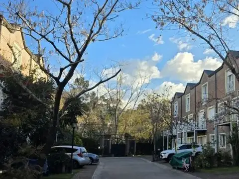 Triplex - Barrio Cerrado -  SAN ISIDRO