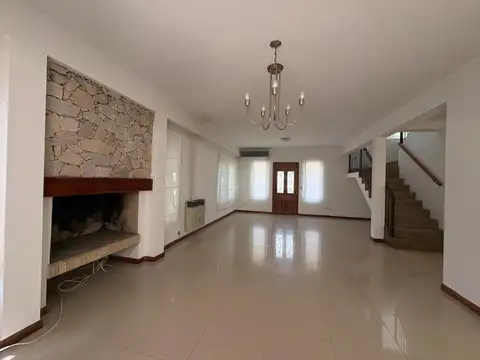 Casa en Alquiler en Haras Santa Maria, USD 1.500