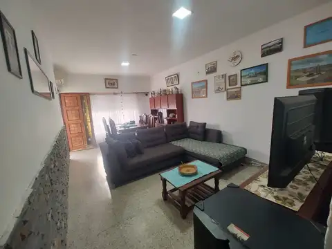 CASA 4 AMBIENTES EN VENTA BERISSO QUINCHO PILETA