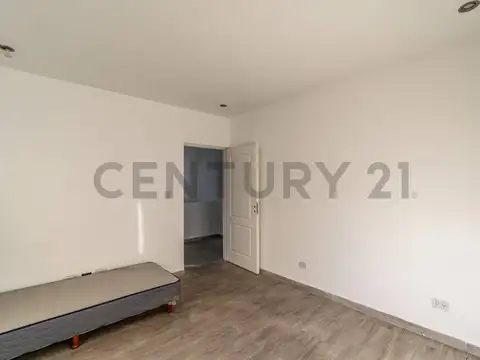 VENTA PH 3 AMBIENTES en MONTE CASTRO con PATIO Y TERRAZA