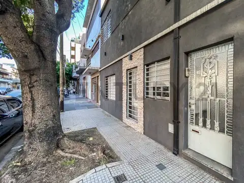 VENTA PH 3 AMBIENTES en MONTE CASTRO con PATIO Y TERRAZA