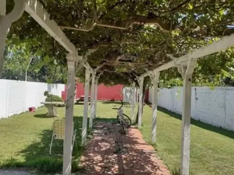 VENTA DE CASA DE 2 DORMITORIOS A RECICLAR EN PEREZ