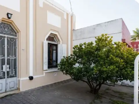 VENTA DE CASA DE 2 DORMITORIOS A RECICLAR EN PEREZ