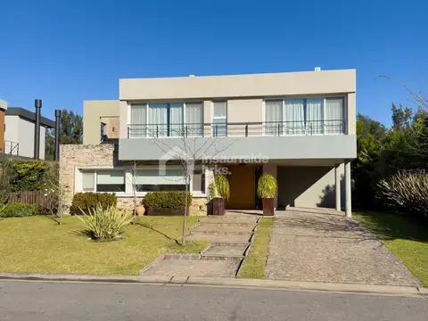 Casa 5 ambientes en Venta en Cabos del Lago, Nordelta – A la laguna! Excelente calidad!