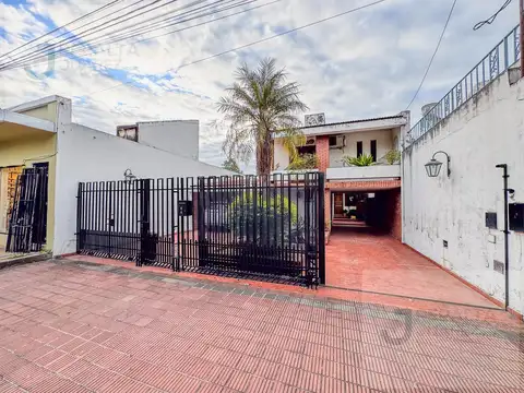 Importante Casa En Venta sobre Av. Alberdi
