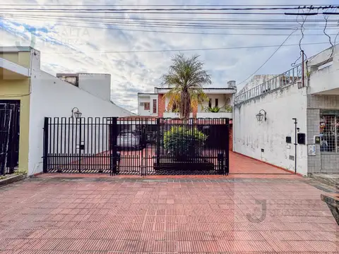 Av. Alberdi  al 1100