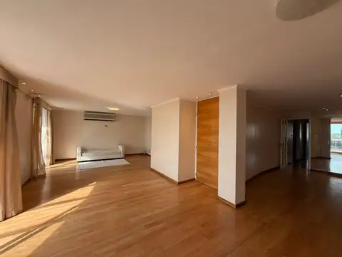 Venta Duplex de 4 dormitorios con cocheras en Barrio Abasto