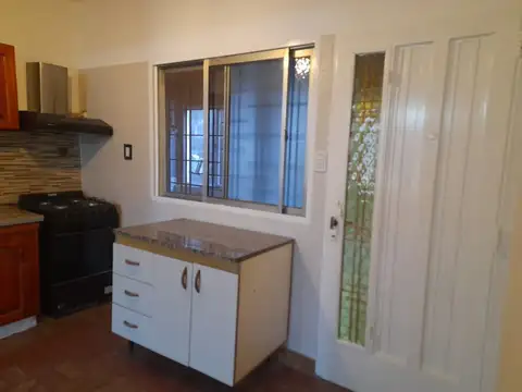 Depto Tipo Casa en Alquiler en Caseros, $ 375.000
