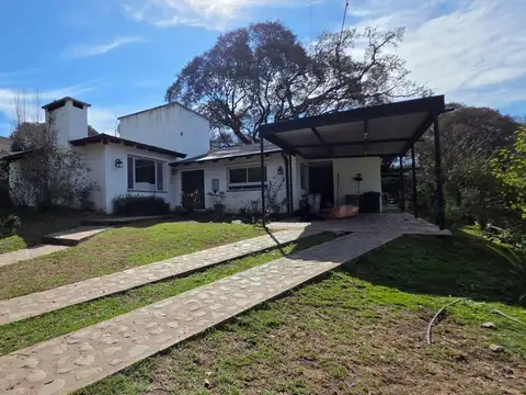 Casa en venta de 4 dormitorios c/ cochera en San Lorenzo
