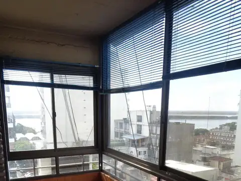 Semipiso con balcon al frente 2 dormitorios living cocina separada Rosario