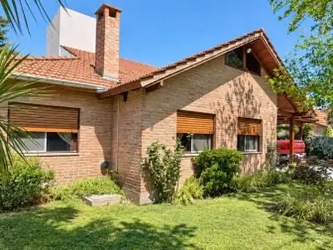 INGENIERO MASCHWITZ  BARRIO ACACIAS BLANCAS RESIDENCIAL MUY BUEN CHALET DE VIVIENDA PERMANENTE,