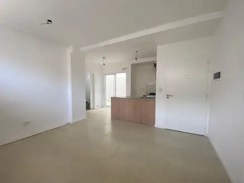 Depto Tipo Casa 2 ambientes con 1 baño