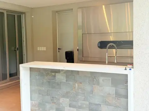 VENTA CASA CON PILETA AZAHARES DEL PARANA-FIGHIERA