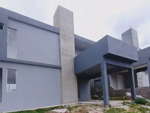 VENTA CASA TRES DORMITORIOS VILLA CARLOS PAZ