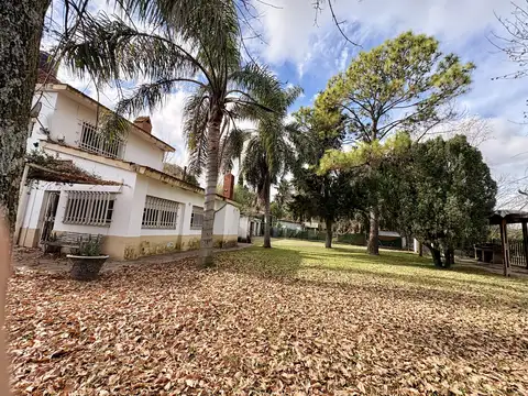 OPORTUNIDAD EN PUEBLO ESTHER – CASA A RECICLAR SOBRE 3 TERRENOS