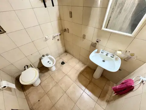 OPORTUNIDAD EN PUEBLO ESTHER – CASA A RECICLAR SOBRE 3 TERRENOS