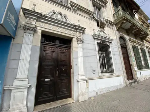 PH 5 ambientes c/dependencia de servicio - al frente- Sobre Av. Belgrano