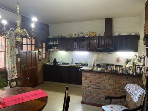 Casa 5 ambientes con 4 baños