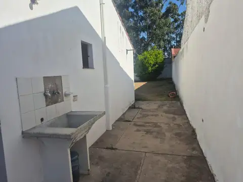 Casa en Alquiler con 2 cocheras