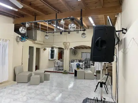 DEPOSITO U OFICINA EN PRIMER PISO CON 2 BAÑOS Y COCINA