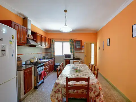 CASA EN VENTA LA PLATA PARQUE GARAGE RECICLADA