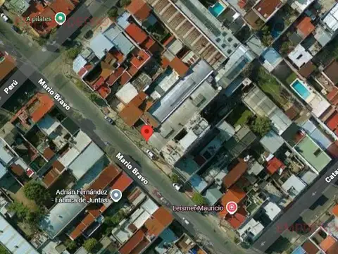 Galpón comercial con montacarga y oficina