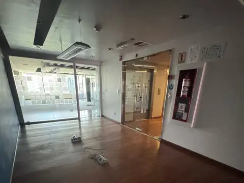 Oficina en Alquiler con 4 cocheras